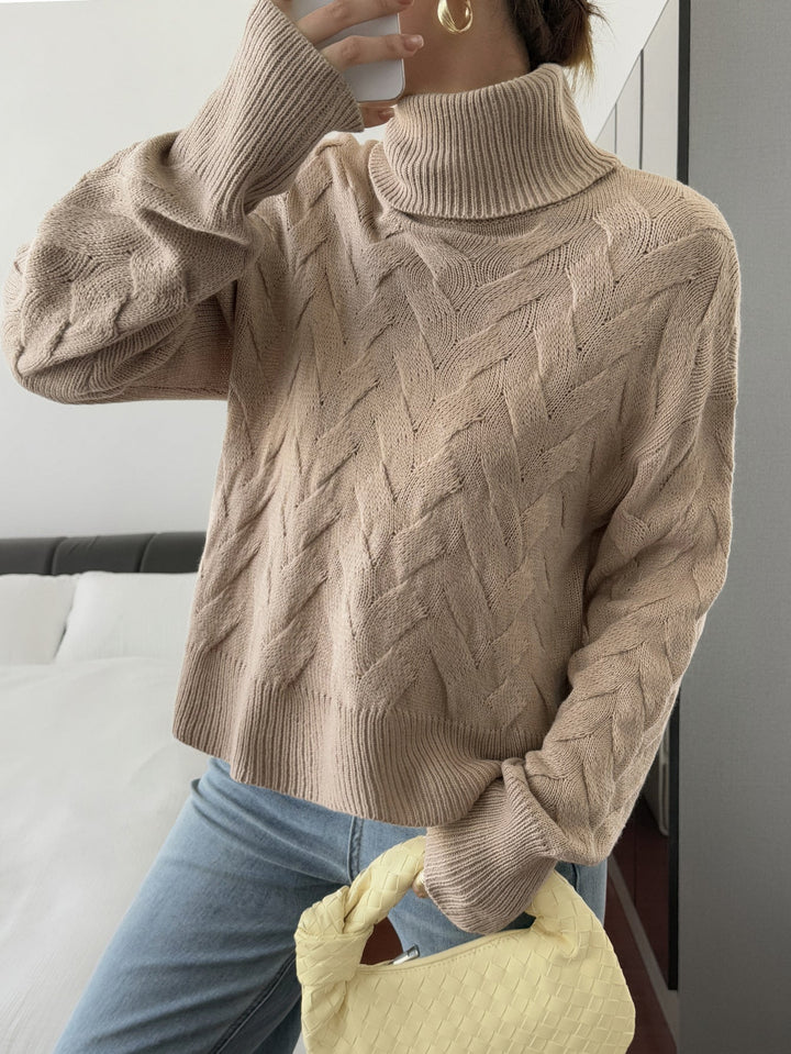 Alice | Effortless Oversized Cable Knit Turtleneck Sweater