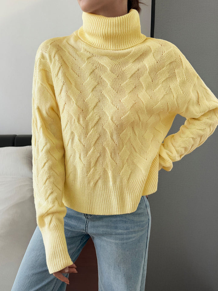 Alice | Effortless Oversized Cable Knit Turtleneck Sweater
