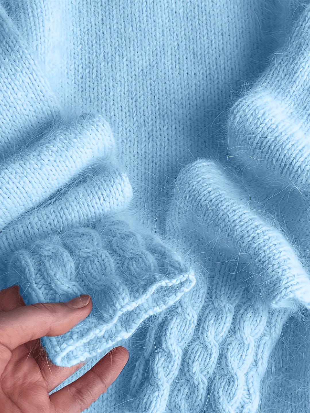 Amy | Classic Oversized Cable Knit Turtleneck Sweater