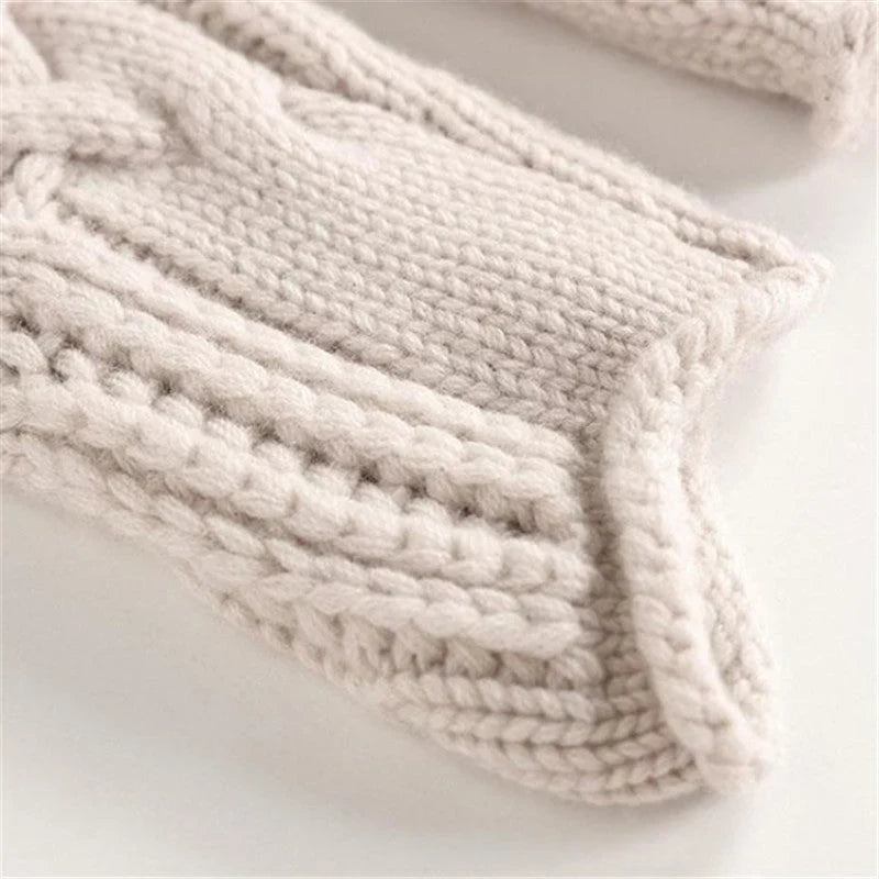 Emily | Graceful Cable Knit Turtleneck Sweater