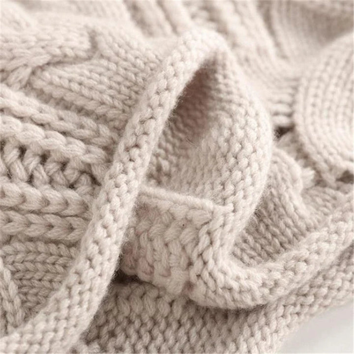 Emily | Graceful Cable Knit Turtleneck Sweater
