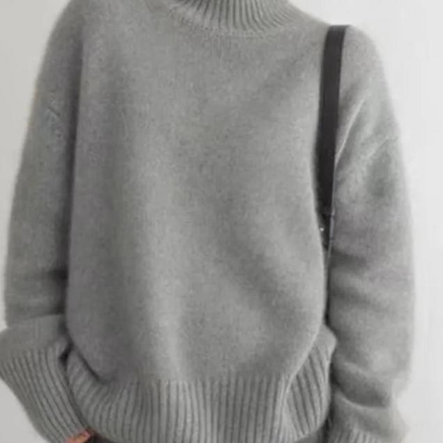 Janet | Refined Ribbed Turtleneck Sweater with Drop Shoulders