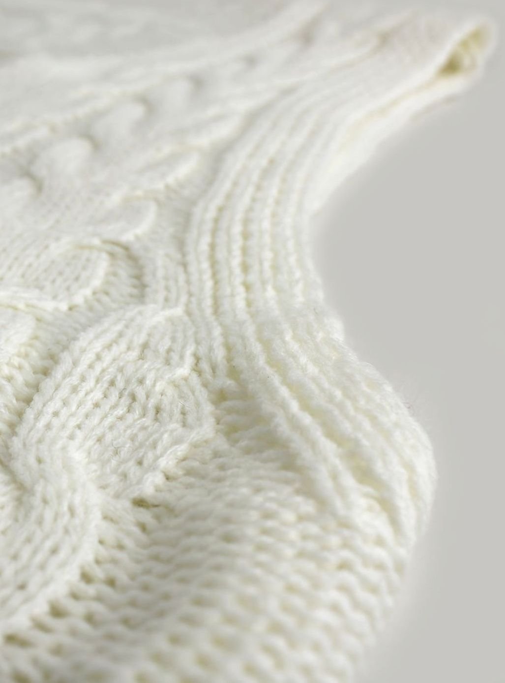 Kimberly | Cozy Oversized Cable Knit V-Neck Sweater Vest