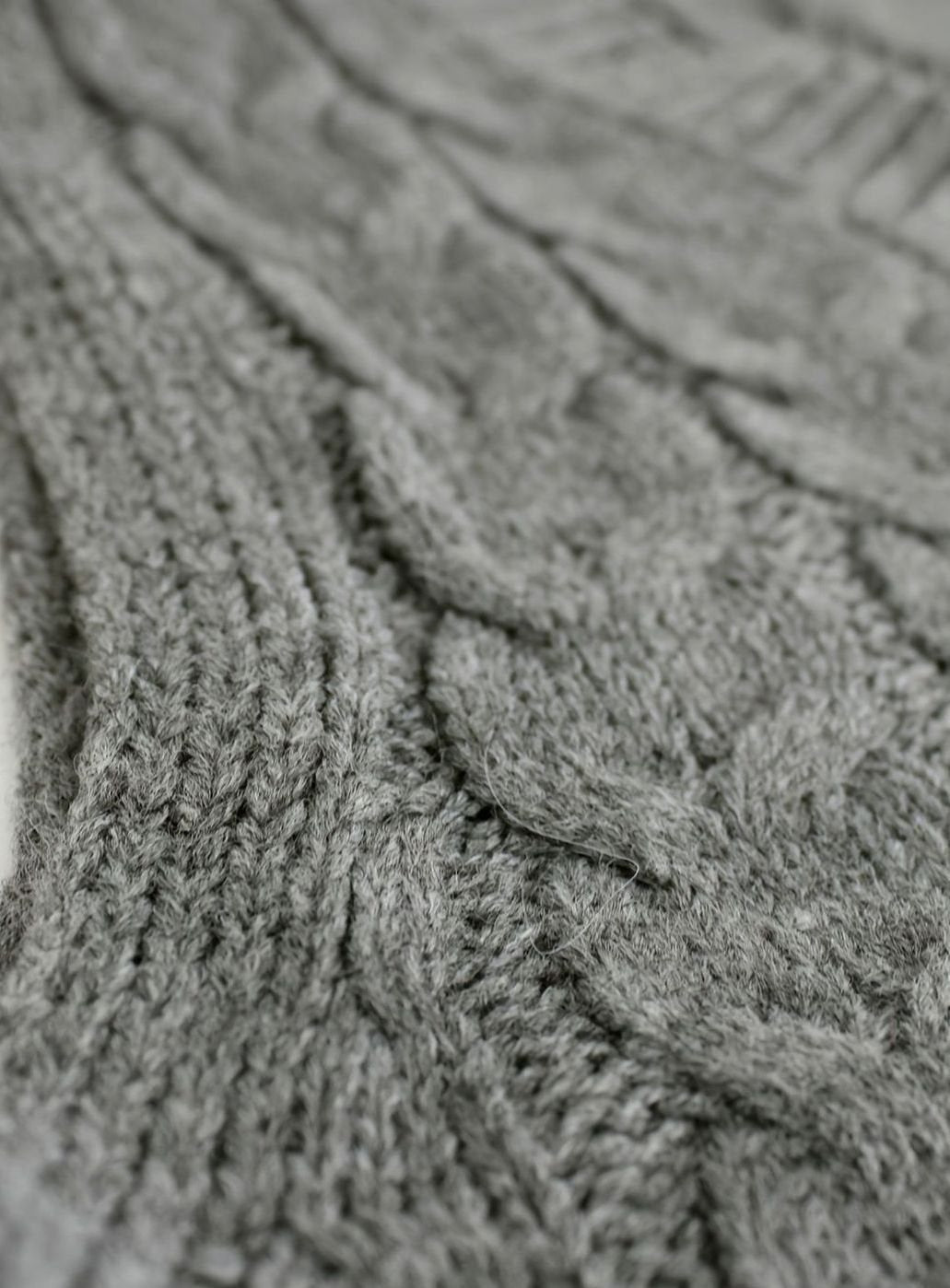 Kimberly | Cozy Oversized Cable Knit V-Neck Sweater Vest