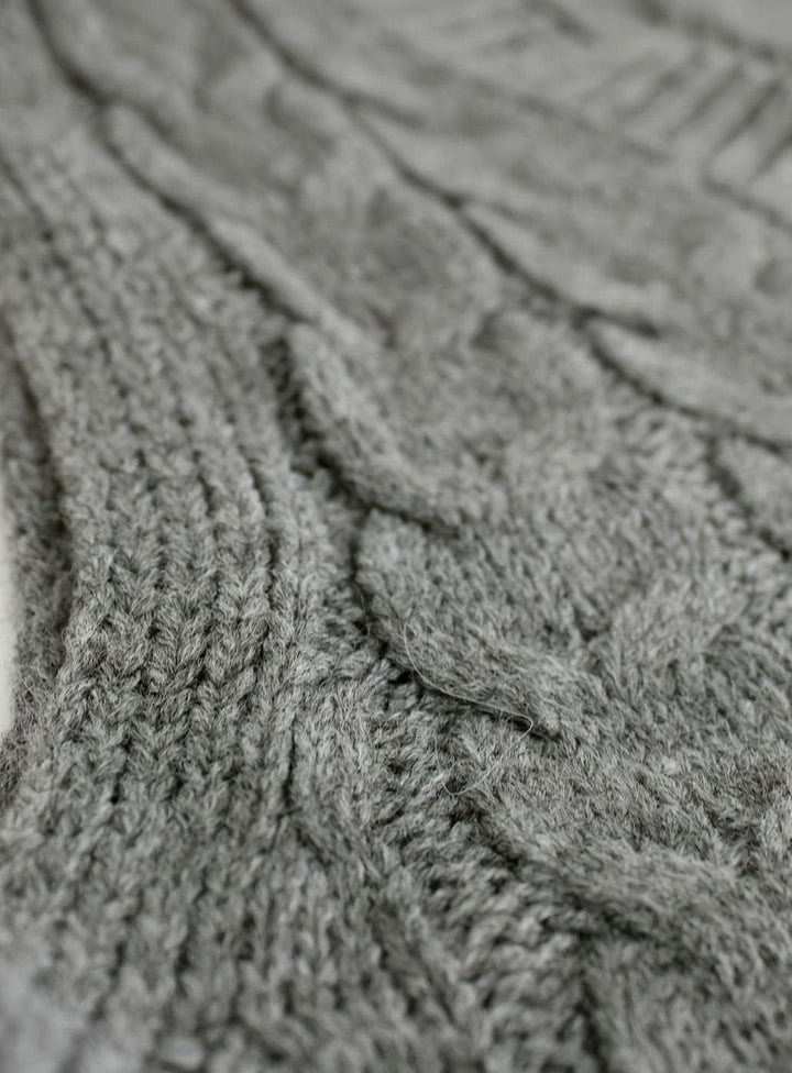 Kimberly | Cozy Oversized Cable Knit V-Neck Sweater Vest