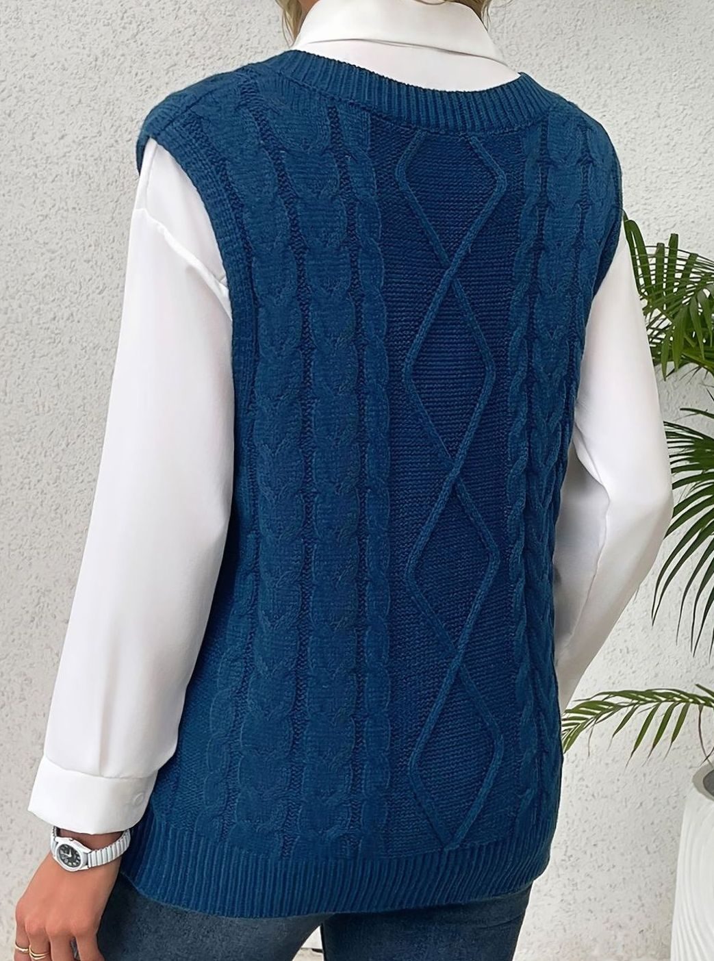 Kimberly | Cozy Oversized Cable Knit V-Neck Sweater Vest
