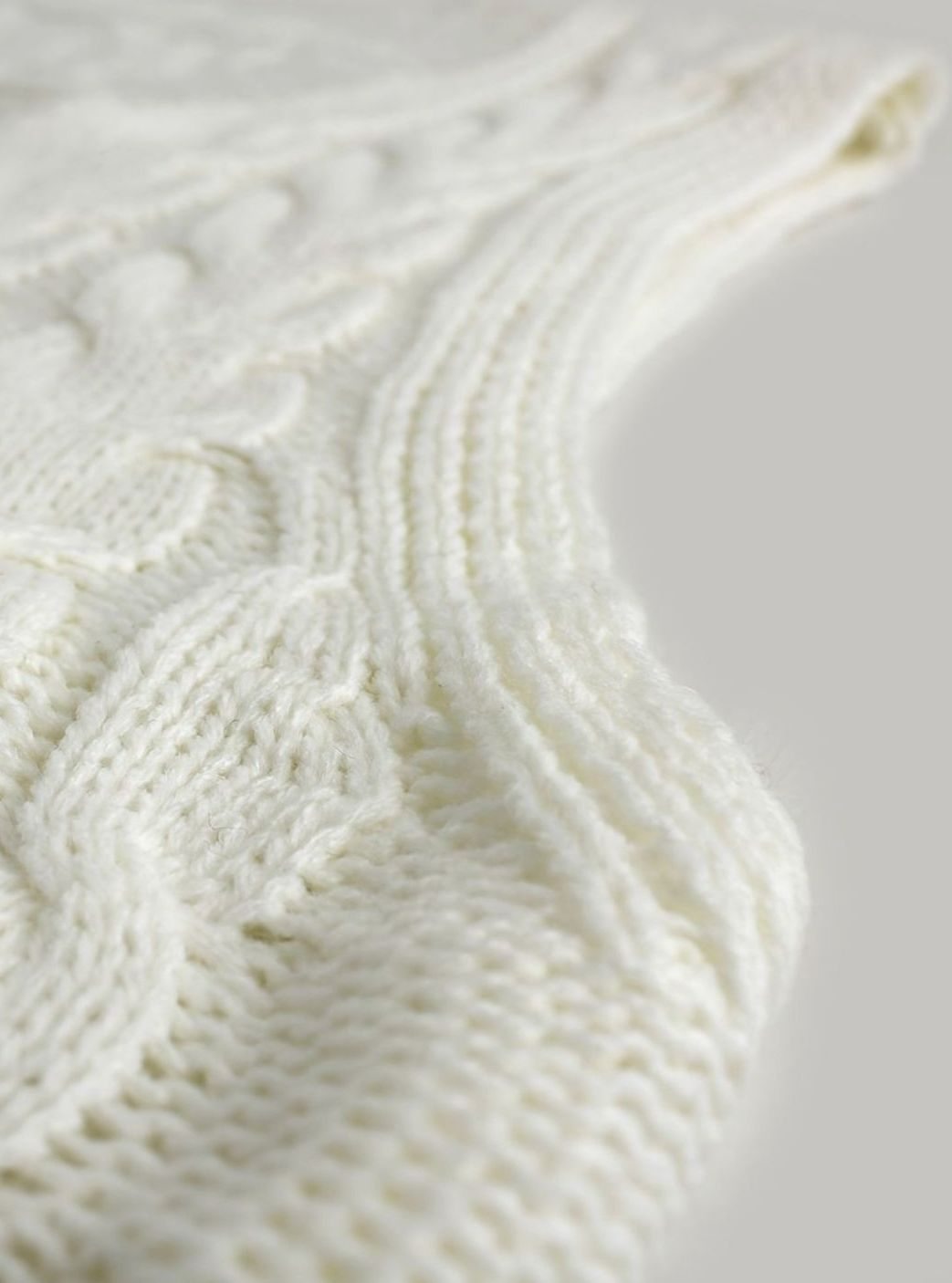 Kimberly | Cozy Oversized Cable Knit V-Neck Sweater Vest